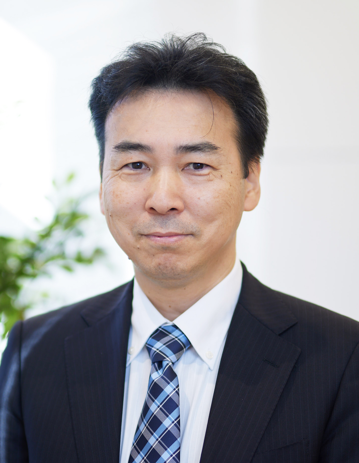 二ノ宮教授（HP）02.jpg