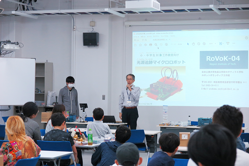 ものづくり体験を担当したロボティクス学科の浦川教授.jpg
