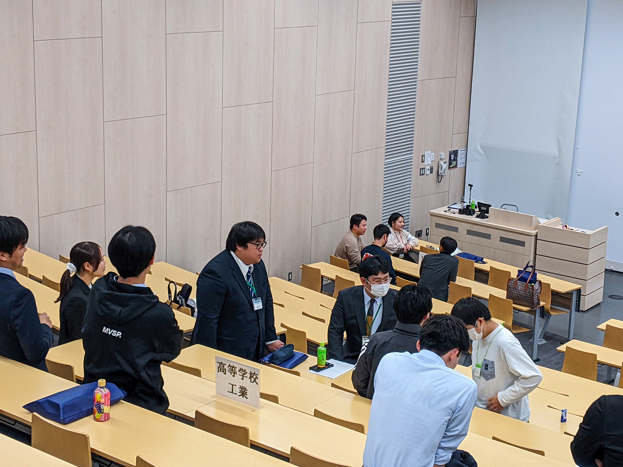 ⑦卒業教員や履修学生、現役合格者の座談会.jpg