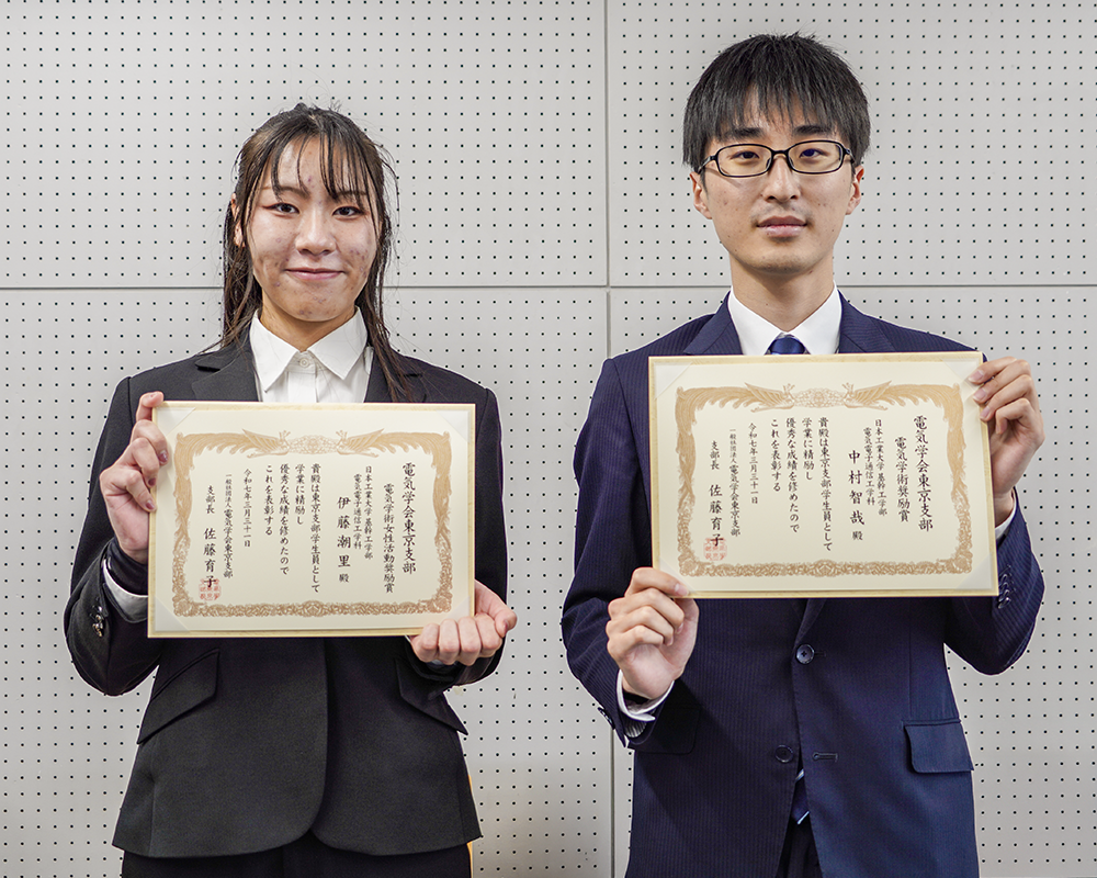 E学科受賞DSC01636（調整済）.png