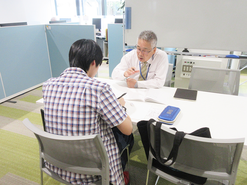 01椛田先生指導中.jpg