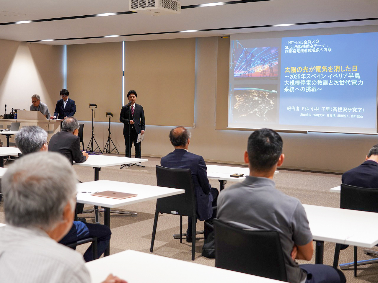 SDGs活動補助金研究発表を行うE科4年小林千里さん.jpg