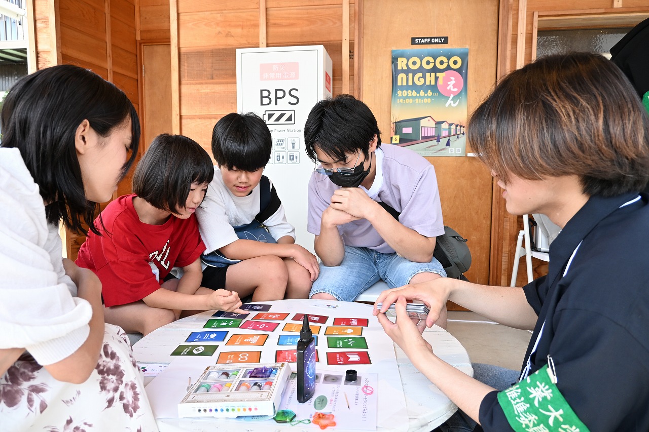 SDGsカルタでの環境学習DSC_1149.jpg
