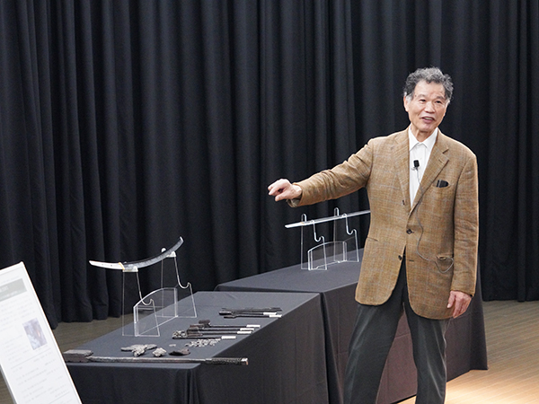 写真7_刀匠 大野義光氏.jpg