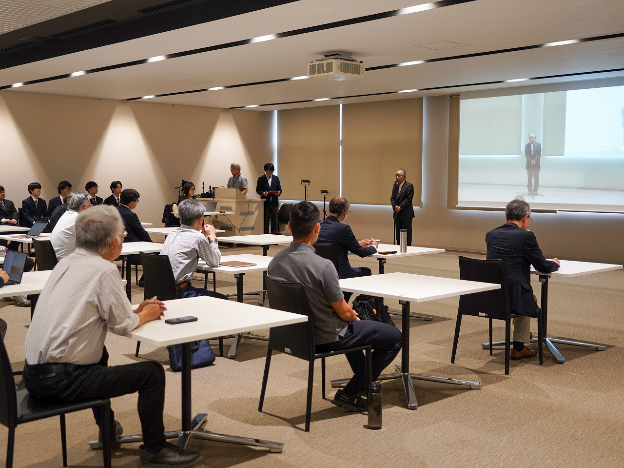 柳澤理事長より開会の挨拶.jpg