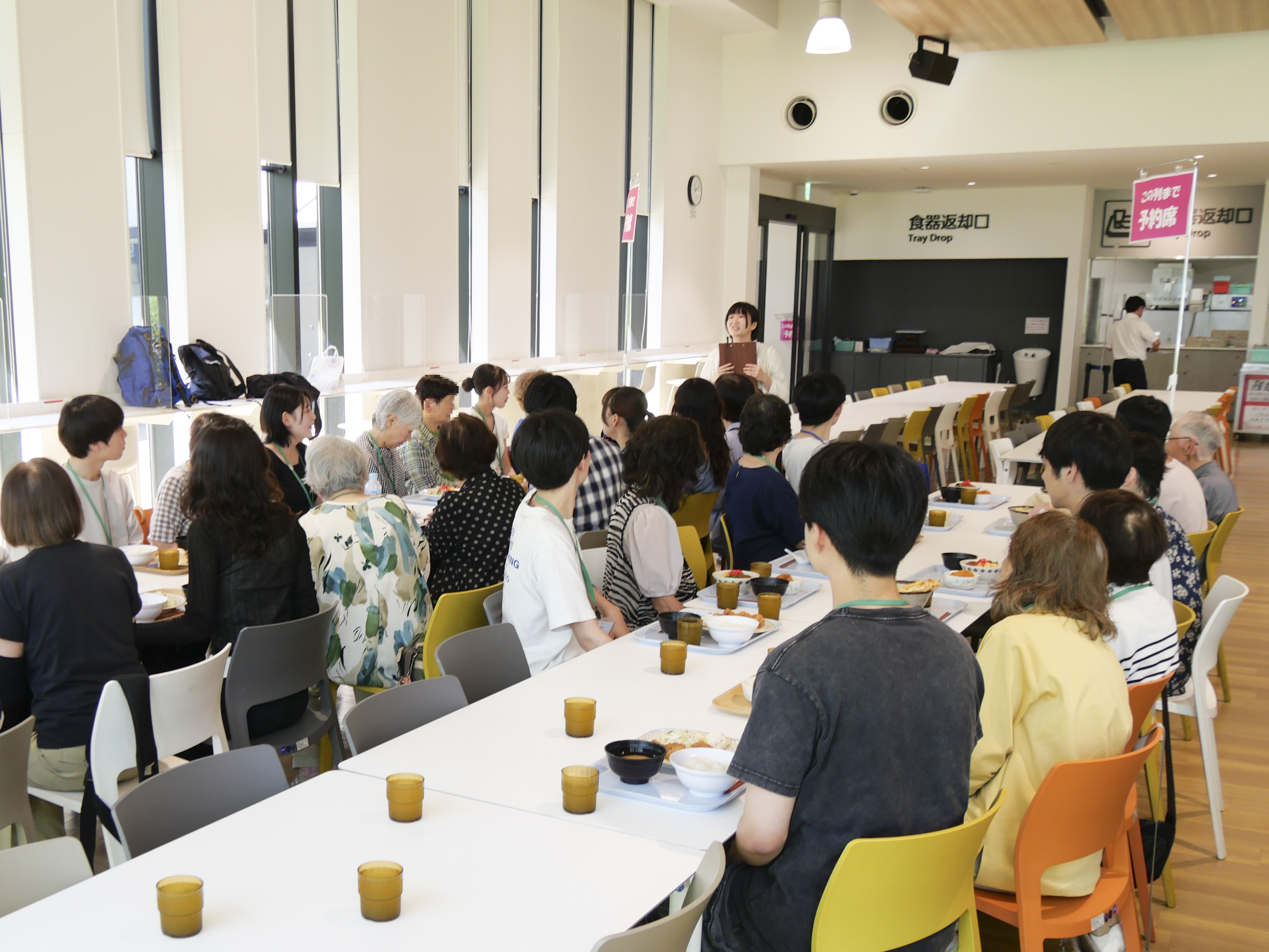 6)学生企画 ゆっくりおしゃべり食事会の様子_HP学生企画食事会.jpg