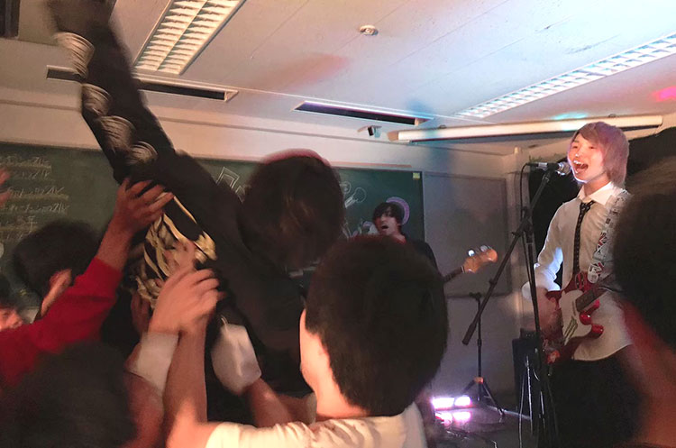 club-thumb-03.jpg