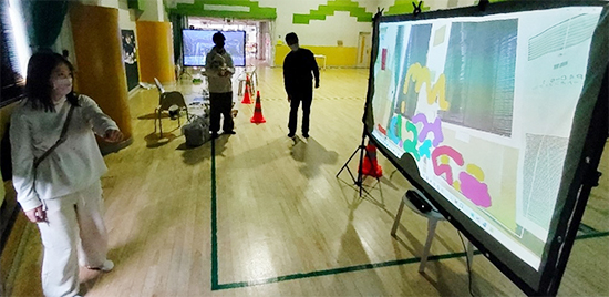 写真5 図形が動き出す作品.jpg