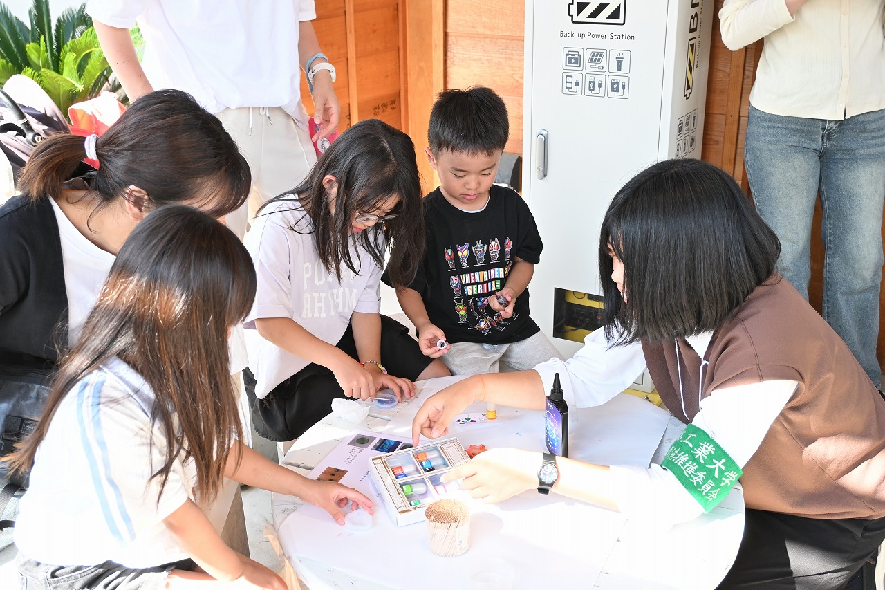 レジン工作体験の様子 DSC_1273.jpg