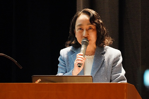 高石恭子氏の講演.jpg